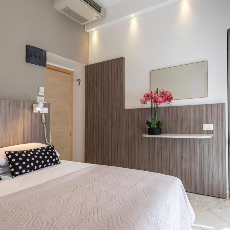 Hotel Mocambo Riccione CENTRALISSIMO AL MARE - Two Connecting Double Rooms - 15