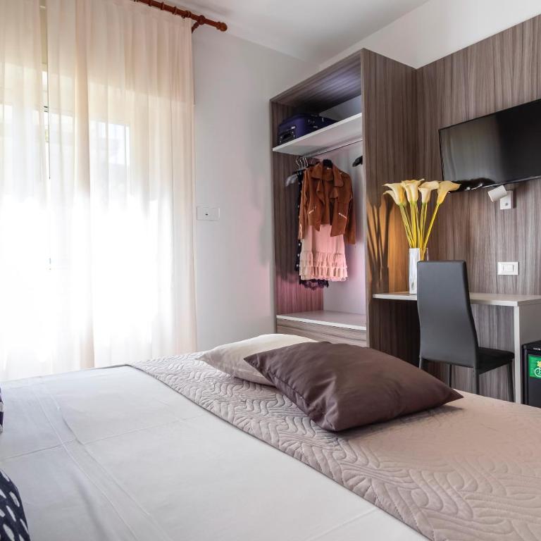 Hotel Mocambo Riccione CENTRALISSIMO AL MARE - Family Room - 14
