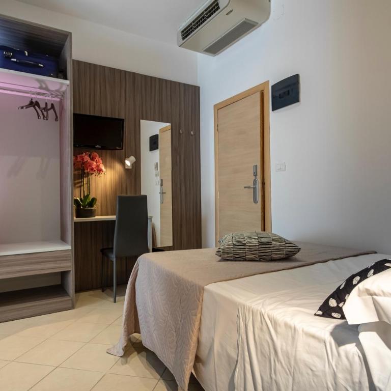 Hotel Mocambo Riccione CENTRALISSIMO AL MARE - Family Room - 4