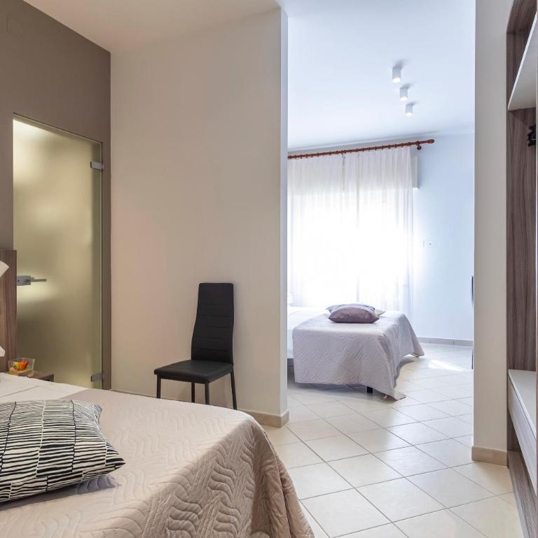 Hotel Mocambo Riccione CENTRALISSIMO AL MARE - Family Room - 1