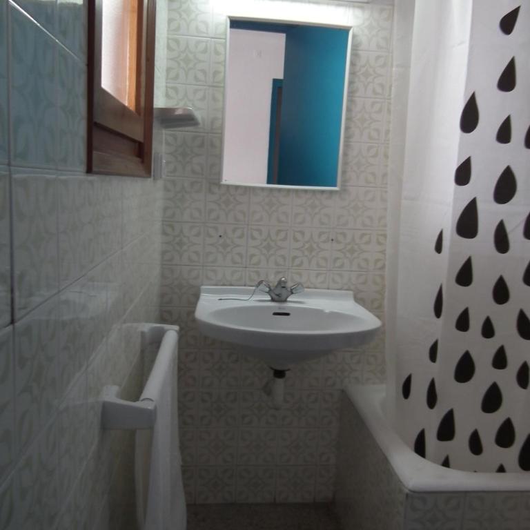 Hostal San Carlos - Habitación Doble - 1 o 2 camas - 9