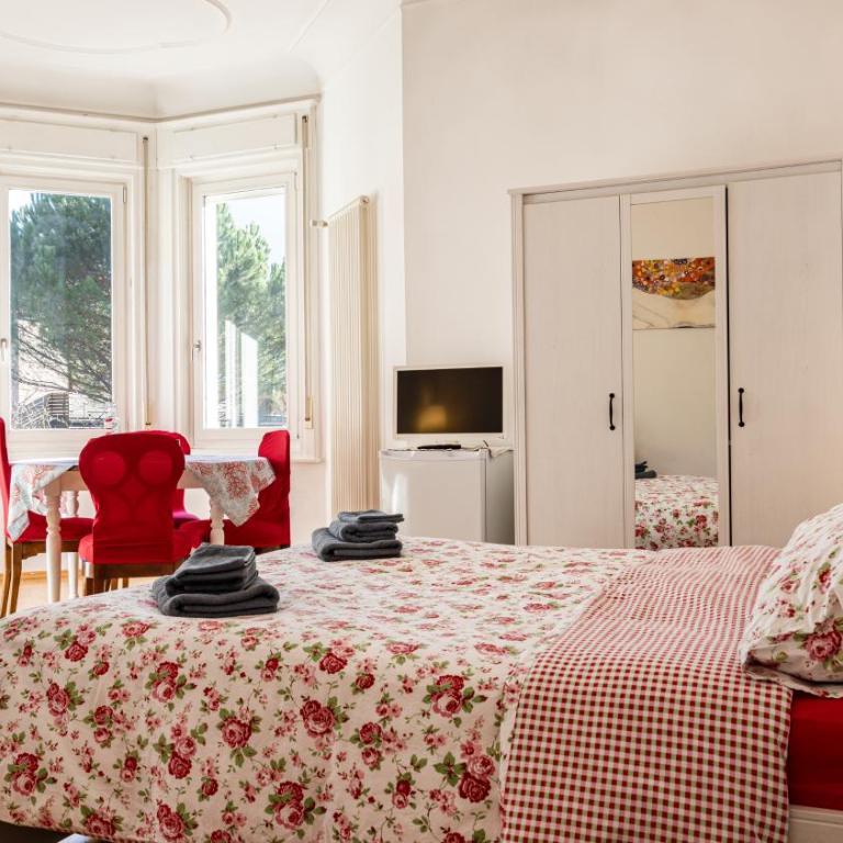 Villa Anita Rooms - Camera Familiare con Bagno in Comune - 6