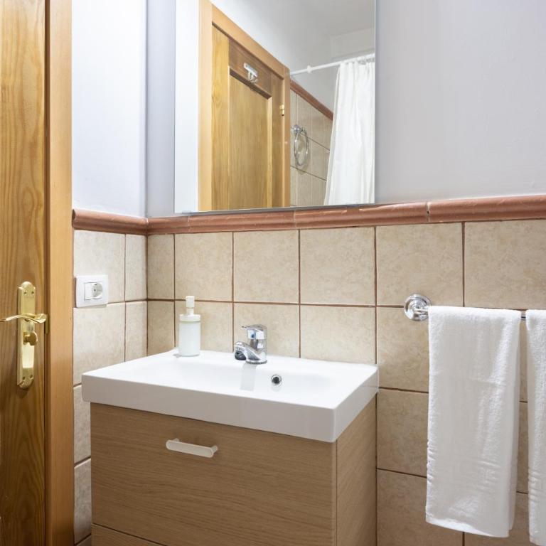 Apartamentos Ohana Los Cristianos Centro y Playa - Estudio con balcón - 8