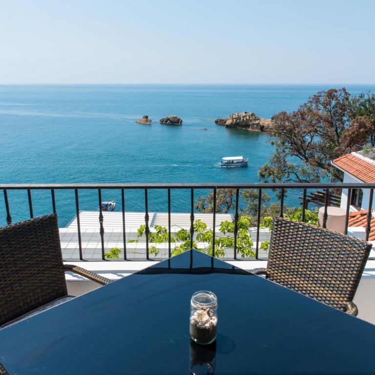 Apartments Eneida - Apartman s 1 Spavaćom Sobom i Balkonom - 1