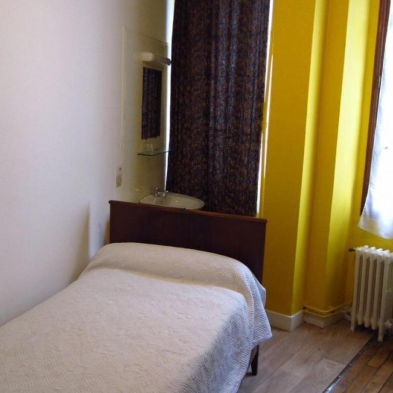 Hotel d'Orléans Paris Gare de l'Est - Camera Singola con Bagno e Servizi Igienici in Comune - 2