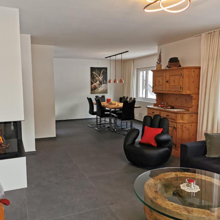 Ferienwohnung Pontresina - Chesa Andrea - Gartensitzplatz - Apartment mit 3 Schlafzimmern - 1