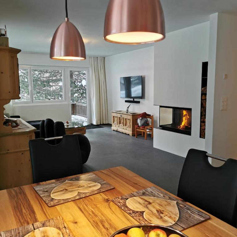 Ferienwohnung Pontresina - Chesa Andrea - Gartensitzplatz - Apartment mit 3 Schlafzimmern - 5