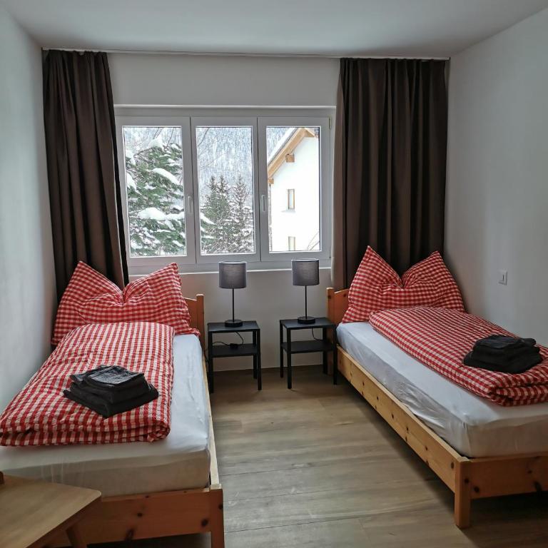 Ferienwohnung Pontresina - Chesa Andrea - Gartensitzplatz - Apartment mit 3 Schlafzimmern - 15