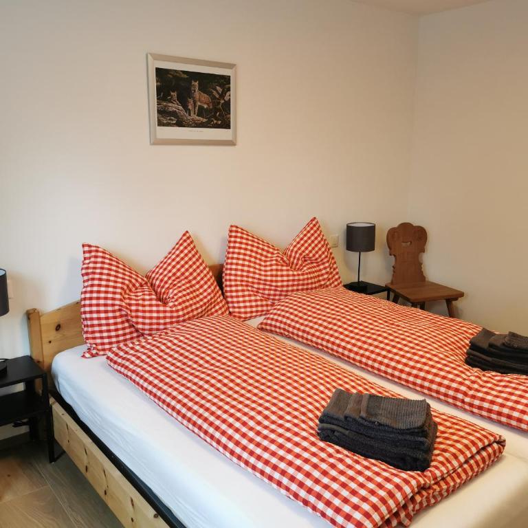 Ferienwohnung Pontresina - Chesa Andrea - Gartensitzplatz - Apartment mit 3 Schlafzimmern - 17