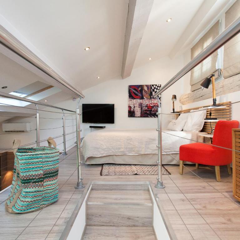 Superbe appartement loft vieil Antibes - Appartement 1 Chambre - 3