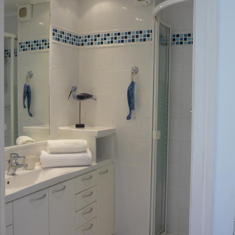 Sunny Cap View Terrace with Sea Views and AirCon - Appartement - Vue sur Mer - 3