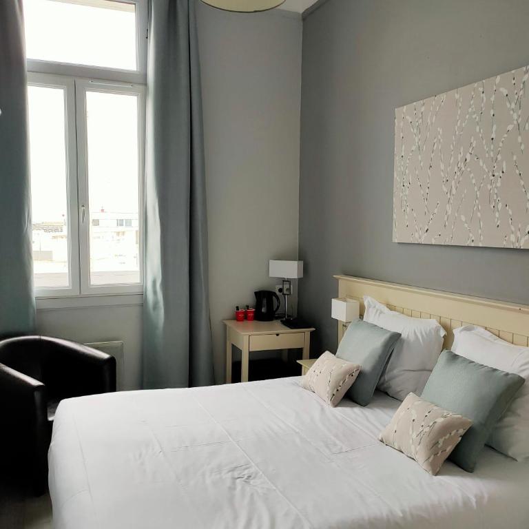 Les Embruns - Chambre Simple Supérieure - Vue sur Mer - 1
