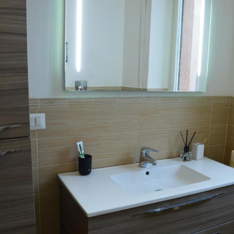 Appartamento presso il Teatro Lirico - Appartamento con 2 Camere da Letto - 47