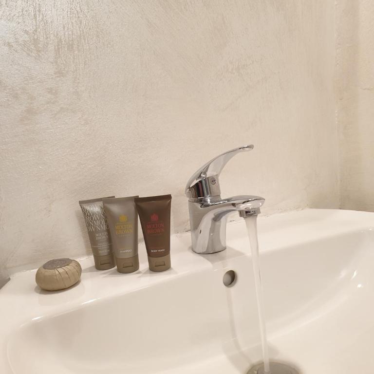 Bergamo City - Self Check-in - Camera Matrimoniale con Bagno in Comune - 6