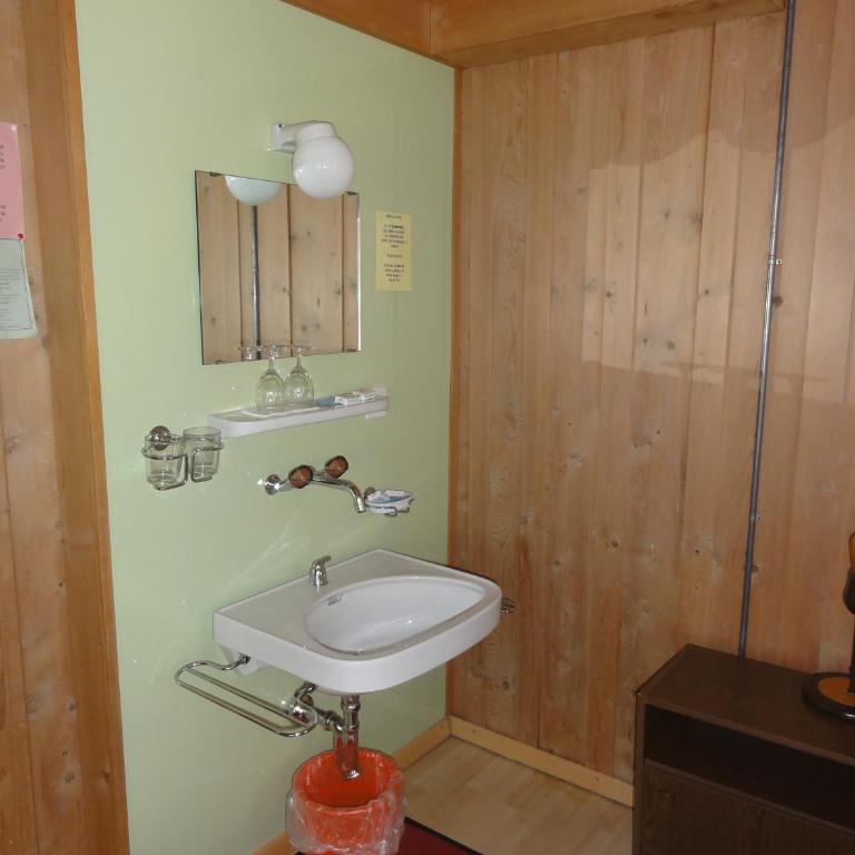 Hotel-Restaurant Stechelberg Bed & Breakfast - Doppelzimmer mit Gemeinschaftsbad - 1