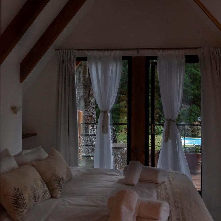 Linaje Hotel Boutique & Relax - Habitación con cama extragrande y balcón - 30