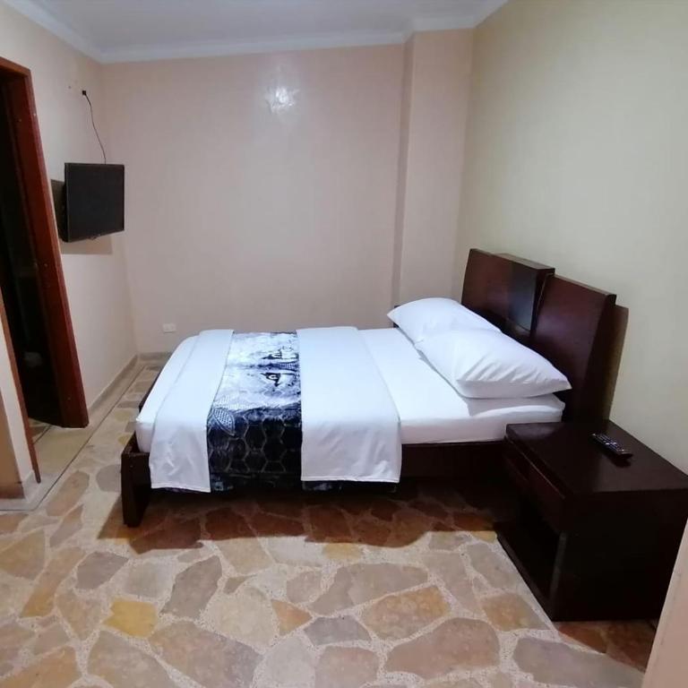 HOTEL GOLDEN SUITE - Habitación con cama grande - 6