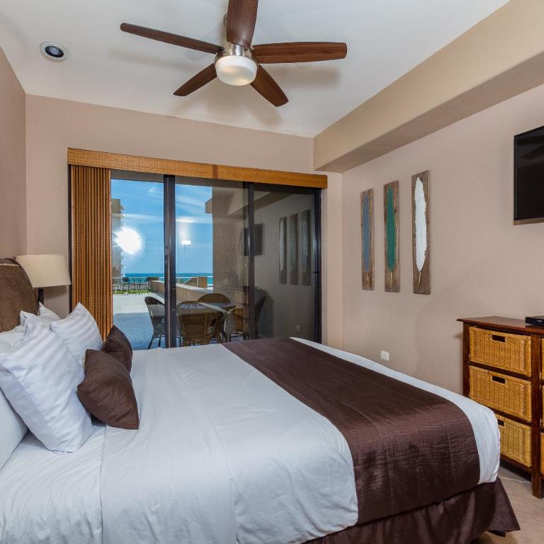 Las Palomas 2BR GROUND FLOOR Huge Patio/Closest to Lazy River/Steps to Beach - Two-Bedroom Apartment - 11