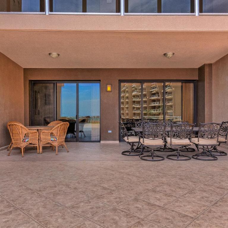 Las Palomas 2BR GROUND FLOOR Huge Patio/Closest to Lazy River/Steps to Beach - Two-Bedroom Apartment - 23