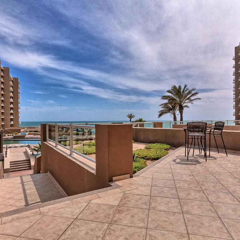 Las Palomas 2BR GROUND FLOOR Huge Patio/Closest to Lazy River/Steps to Beach - Two-Bedroom Apartment - 2