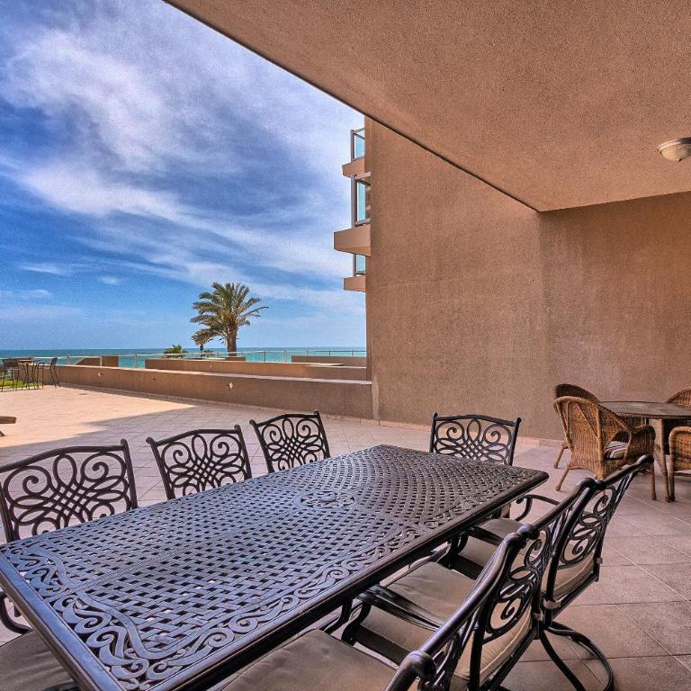 Las Palomas 2BR GROUND FLOOR Huge Patio/Closest to Lazy River/Steps to Beach - Two-Bedroom Apartment - 20