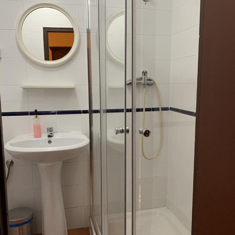 Pension Lisdos - Habitación Triple con baño privado - 6