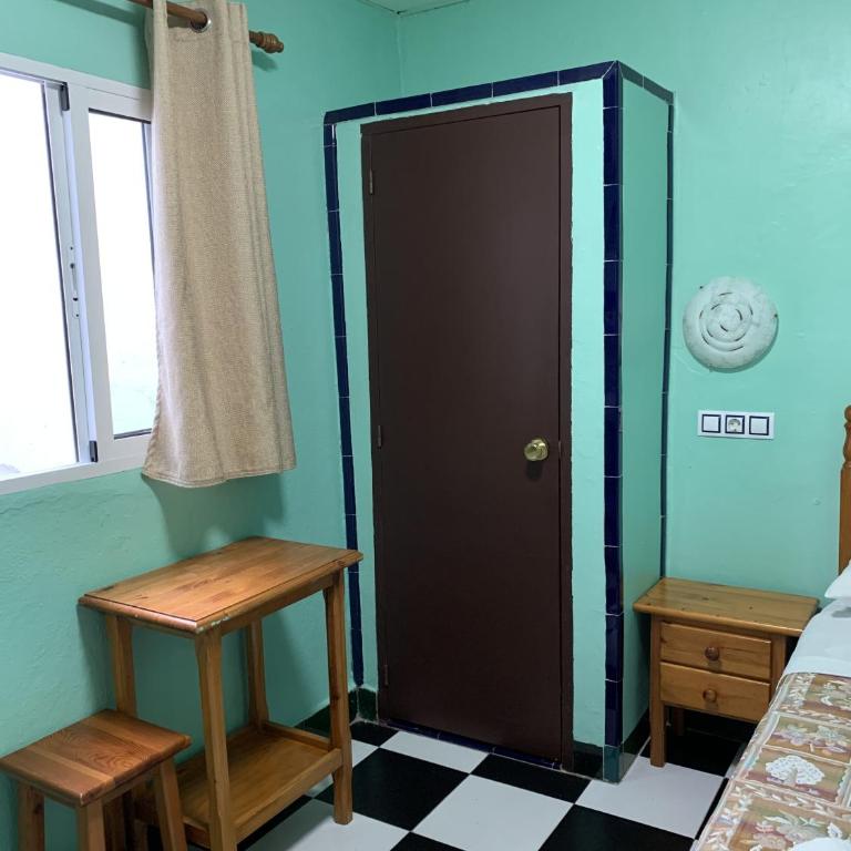 Pension Lisdos - Habitación Individual con baño compartido - 5