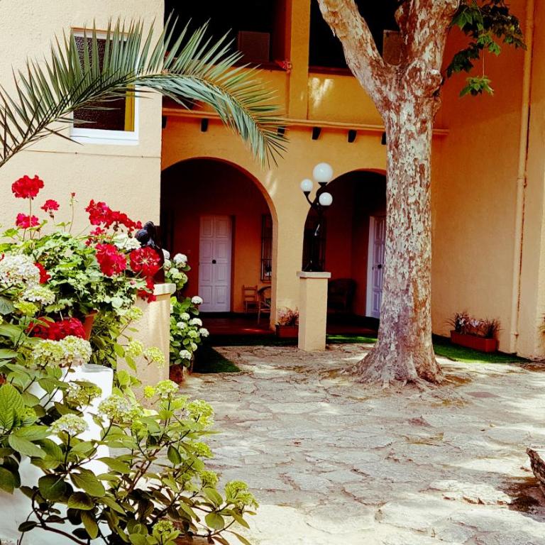 Apartamento con jardín a 11 metros de la playa. CG. - Apartamento - 41
