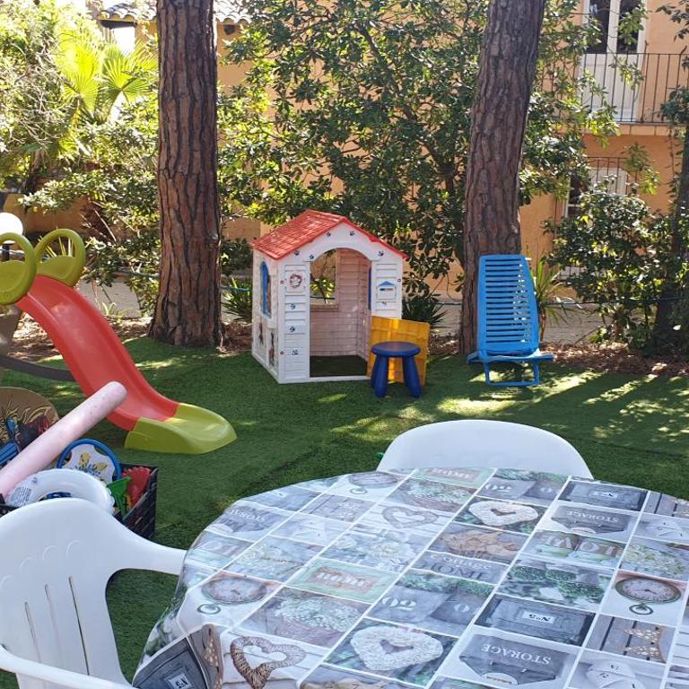 Apartamento con jardín a 11 metros de la playa. CG. - Apartamento - 67