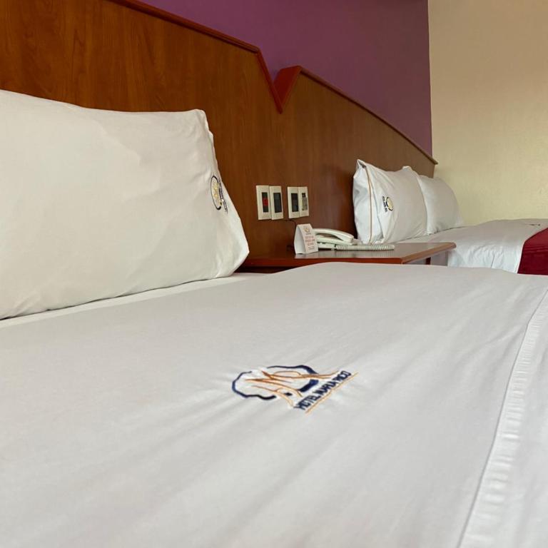 HOTEL MARIA RICO - Deluxe Queen Room with Two Queen Beds - 5