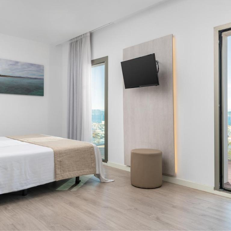 Llaut Boutique Hotel - Superior Double Room with Sea View - 7