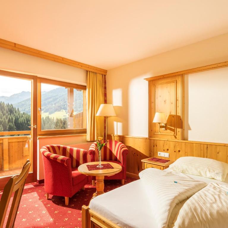 Hotel Alphof Alpbach - Classic Doppelzimmer mit Balkon - 3