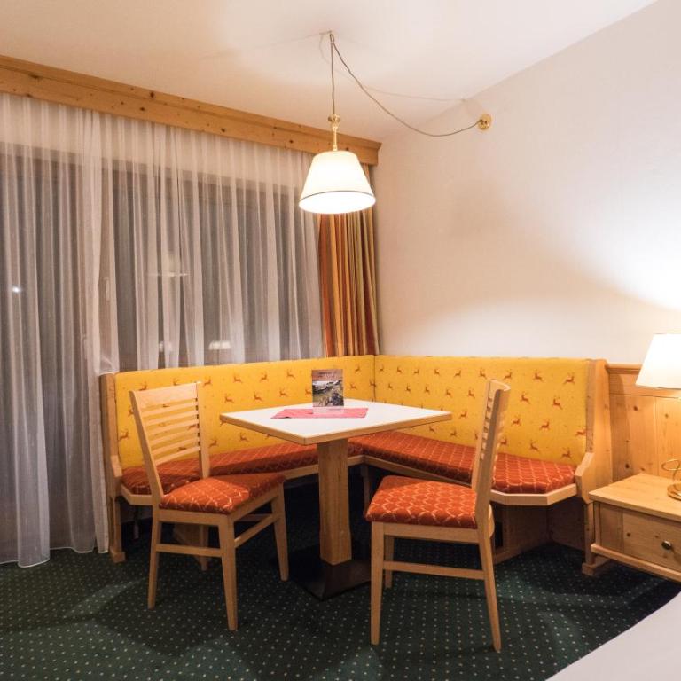 Hotel Alphof Alpbach - Classic Doppelzimmer mit Balkon - 5