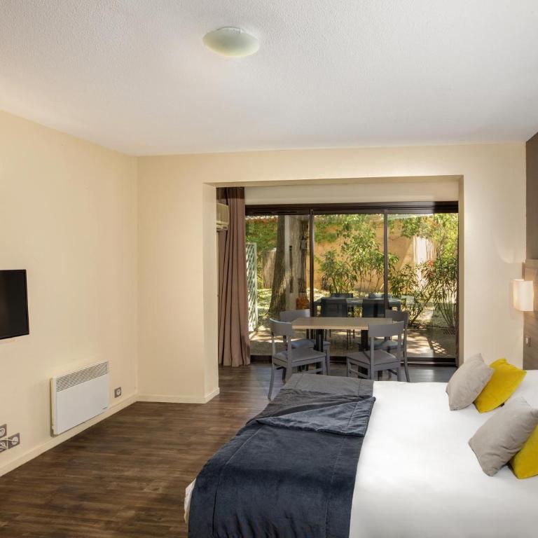 SOWELL Family Les Amandiers - Double Room with Terrace - 1