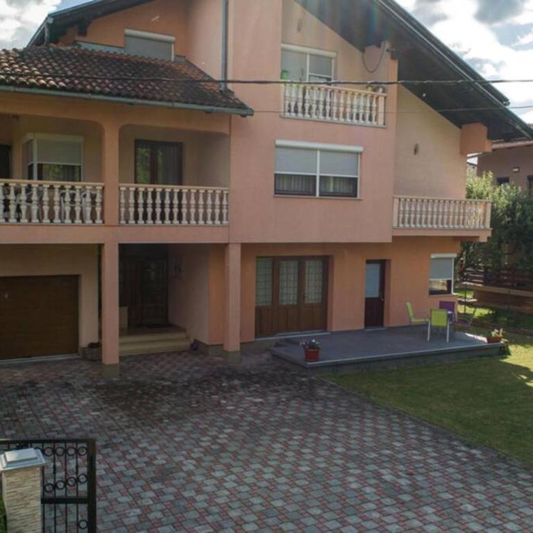 apartment HOME - Three-Bedroom Apartment - 10
