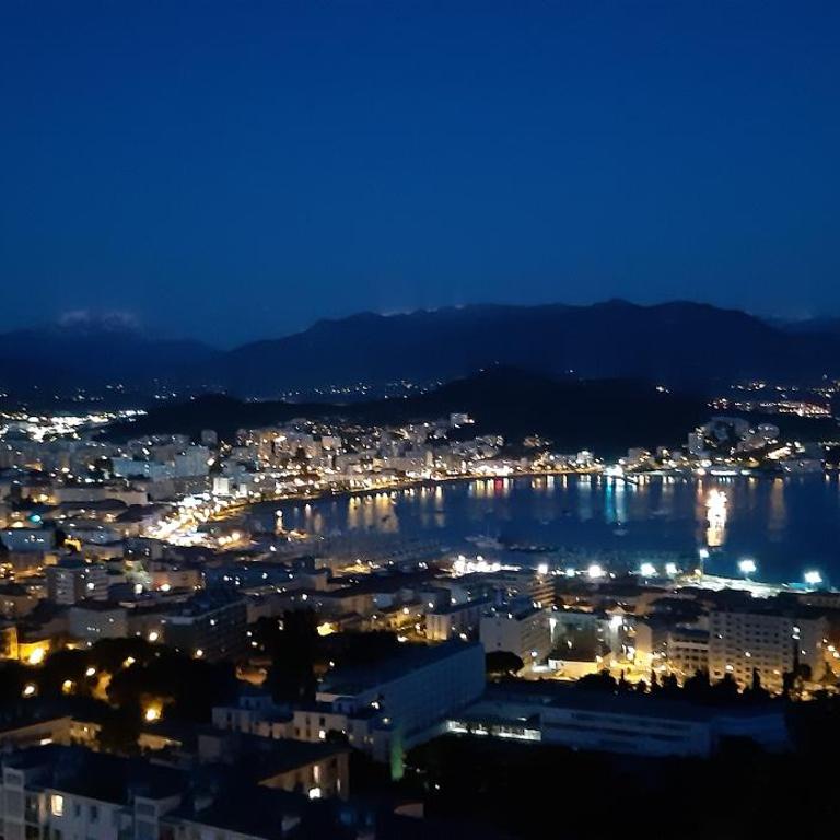 VILLA BELVEDERE D'AJACCIO, VILLA ENTIERE VUE MER POUR 2 à 10 VOYAGEURS - Villa - 8