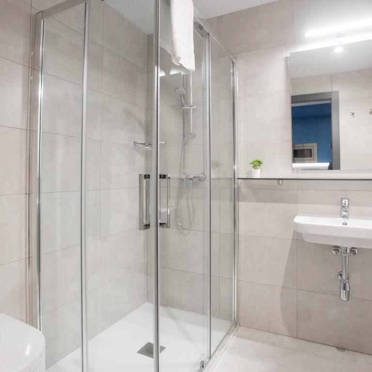 Residencia Universitaria Resa San Mamés - Triple Room - Disability Access - 4