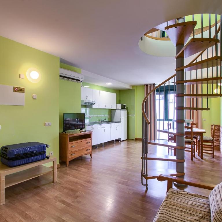 Apartamentos Barajas - One-Bedroom Apartment with Terrace - 2