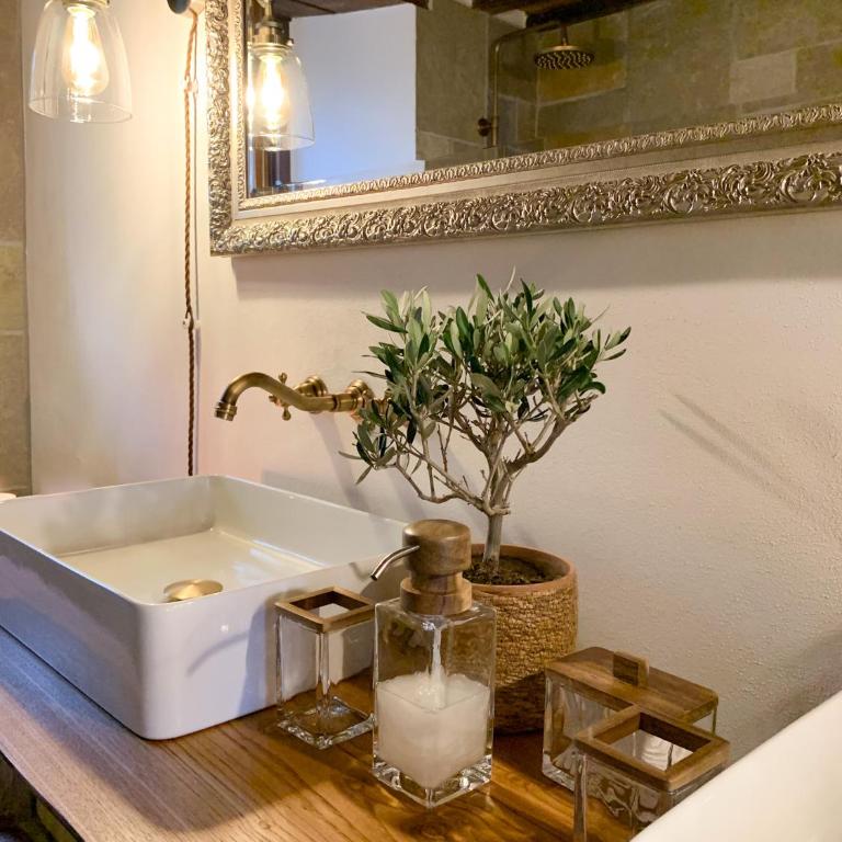Villa Montanare - romantic escape Tuscany - Suite con Vista Giardino - 16