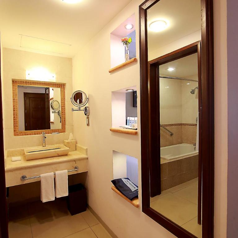 Wyndham Merida - Superior King Room - 3