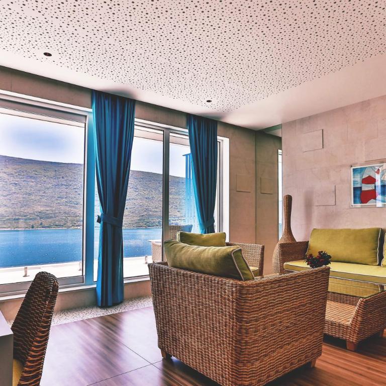 Carine Hotel Kumbor Superior - Superior Suite with Balcony - 3