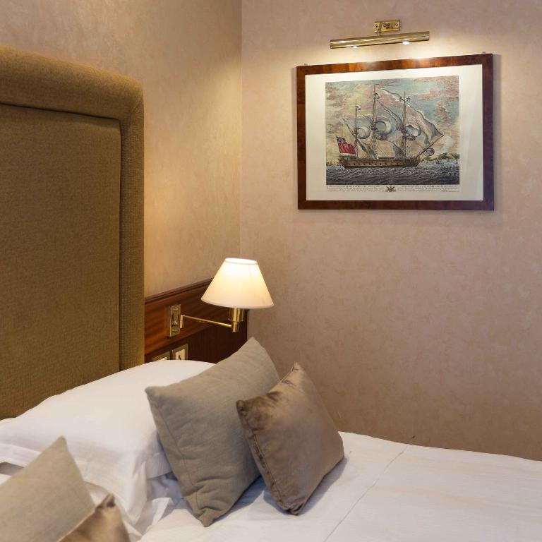 Hotel Lungomare - Family Room with Side Sea View - 1
