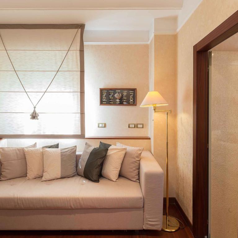 Hotel Lungomare - Family Room with Side Sea View - 3