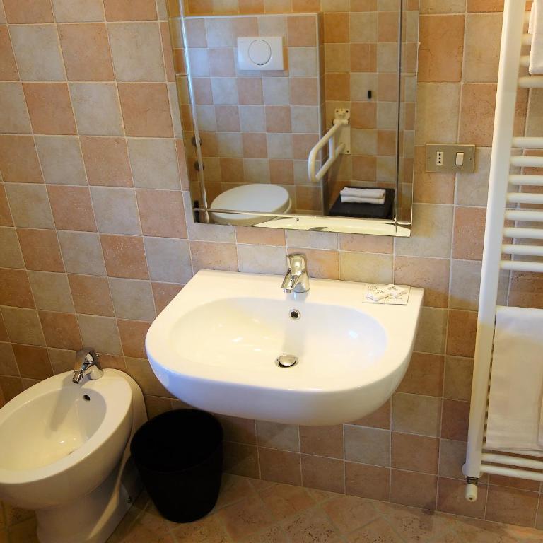 Euromotel Croce Bianca - Camera Tripla con Accesso Disabili - 9