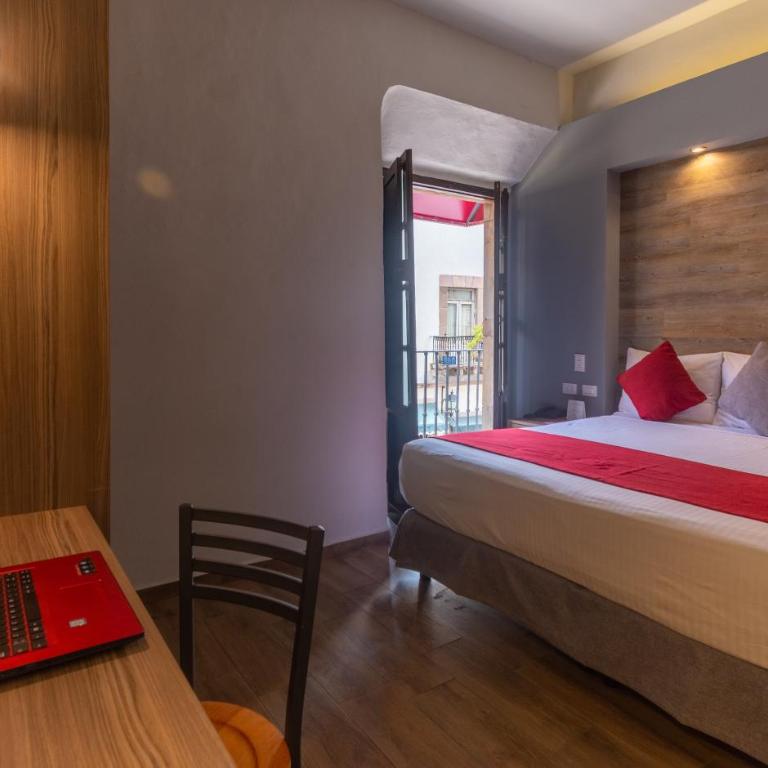 Hotel Hidalgo - King Room with Balcony - 6