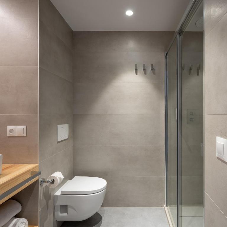 Cristina Enea Rooms - Habitación Doble Superior con vistas a la ciudad - 1 o 2 camas - 6