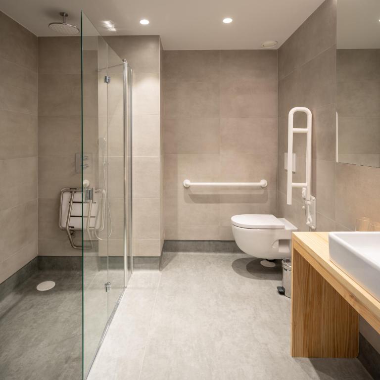 Cristina Enea Rooms - Habitación Familiar Superior con vistas a la ciudad - 4