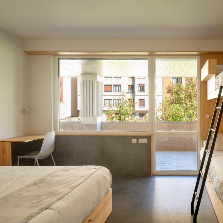 Cristina Enea Rooms - Habitación Familiar Superior con vistas a la ciudad - 2