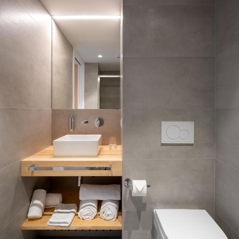 Cristina Enea Rooms - Habitación Doble Superior con vistas a la ciudad - 1 o 2 camas - 2