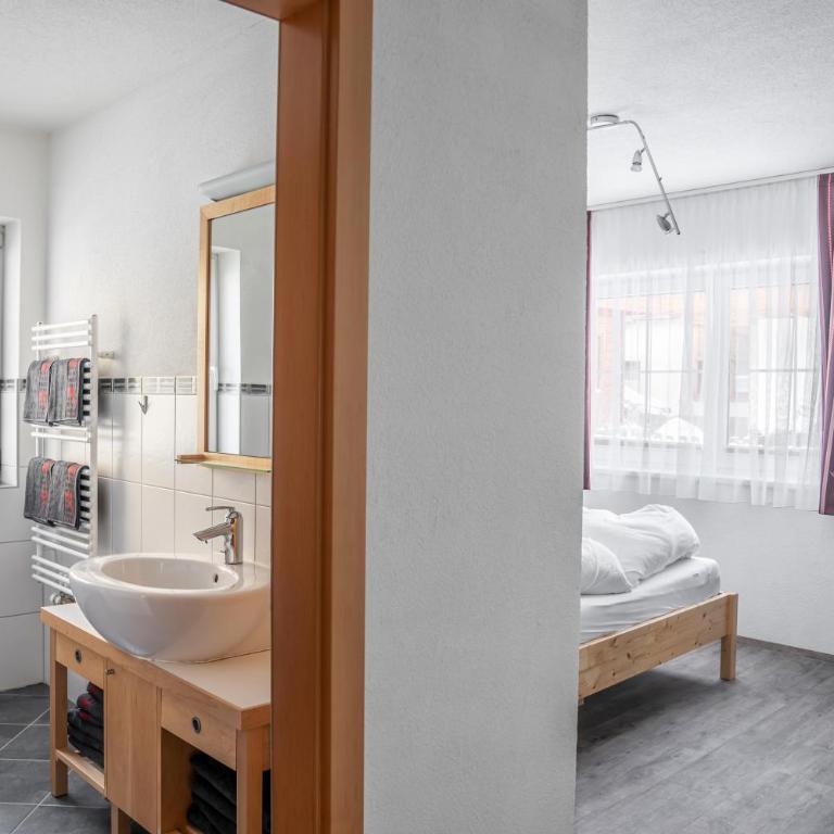 Landhaus Martinus - Vierbettzimmer mit Terrasse - 48